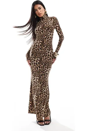 Aria Cove Vestido largo ajustado de manga larga con estampado de leopardo y cuello alto de -Multicolor