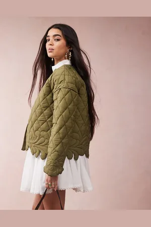 ASOS Chaqueta guateada con diseño recortado de -Sin color