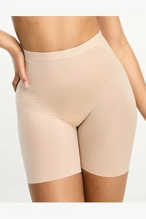 Spanx Pantalones cortos moldeadores Invisible de -Beis neutro