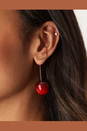 DesignB London Pendientes dorados con diseño de cereza oscura de