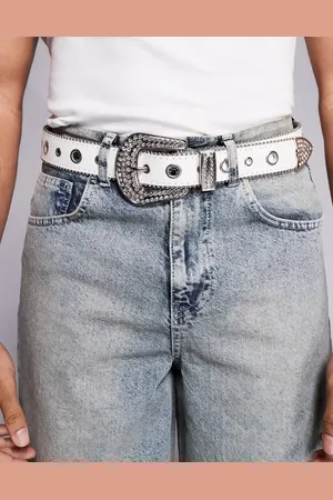 ASOS Cinturón con ojales, tachuelas de strass y detalles brillantes de