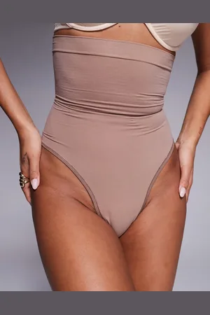 Spanx Tanga beis café con leche de talle alto sin costuras Seamless Power de -Beis neutro