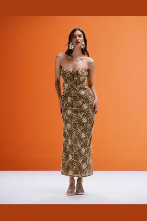 ASOS Vestido midi con escote palabra de honor con detalle retorcido y bordados florales de croché de -Neutro