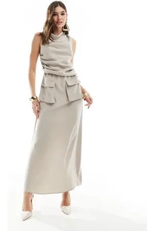 ASOS Vestido midi color con cuello desbocado y detalle de bolsillo de -Beis neutro