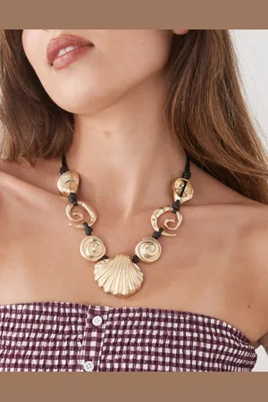Reclaimed Collar de cordón llamativo con conchas doradas de