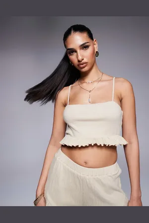 ASOS Top corto color de tirantes con volante en el bajo de tejido efecto rugoso de (parte de un conjunto)-Neutro