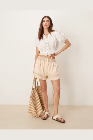 ASOS Pantalones cortos de plumeti con lavado envejecido e insertos de encaje de -Neutro
