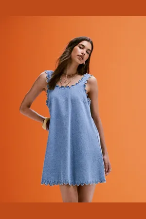 ASOS Vestido corto vaquero azul claro con bordes festoneados de