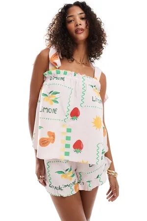 Pieces® Pantalones cortos rosa pálido de talle alto con estampado de frutas de (parte de un conjunto)