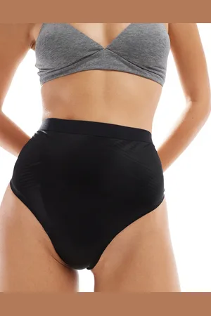 Spanx Tanga moldeador de tejido ligero Invisible 2.0 de