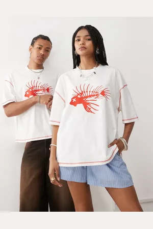 COLLUSION Camiseta blanca con estampado de pez y detalle de costuras de Unisex