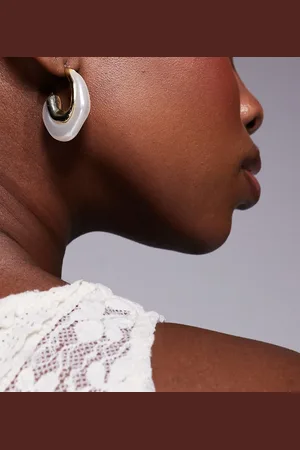 Kaiia Pendientes de aro dorados con detalle de perlas de