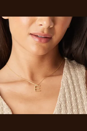 Accessorize Collar con colgante de la letra E con diseño retorcido chapado en oro de la colección Z de