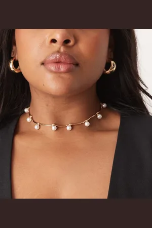 ASOS Gargantilla dorada con detalle de eslabones alargados y perlas de imitación de ASOS DESIGN Curve