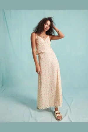 Miss Selfridge Falda larga de estilo wéstern de satén con y ribete de encaje de -Multicolor