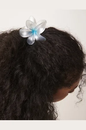 DesignB London Pinza para el cabello azul pastel degradado en forma de flor hawaiana de