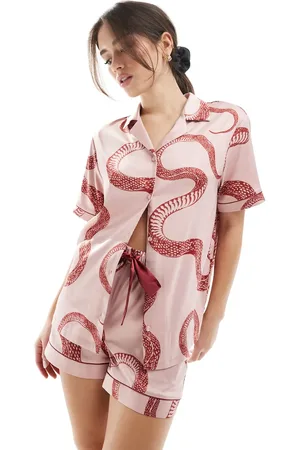 Chelsea Peers Pijama de camisa de manga corta con solapas y pantalones cortos con estampado de serpientes de satén de
