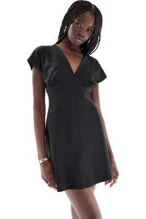 ASOS Vestido corto escotado de manga corta con detalle de costuras de
