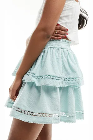 ASOS Falda azul con cinturilla fruncida e insertos de encaje de plumeti de algodón de