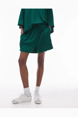 Topshop Pantalones cortos verdes de corte alargado y estilo deportivo de puntilla de (parte de un conjunto)