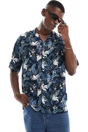 JACK & JONES Camisa azul marino de manga corta con estampado tropical y cuello de solapas de