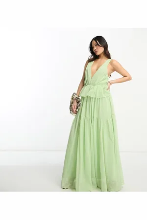 ASOS Vestido largo plisado de corte escalonado con escote pronunciado de ASOS DESIGN Petite