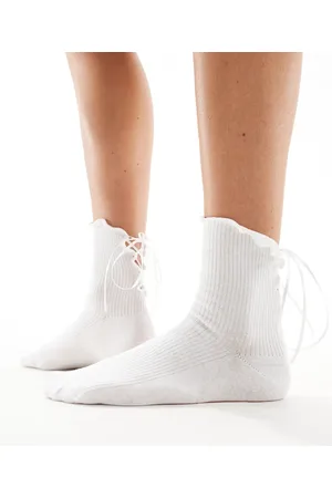ASOS Calcetines tobilleros blancos con detalle de lazada en la parte trasera de