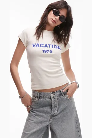 Topshop Camiseta amarilla de diario con estampado gráfico "Vacation" de punto liso de