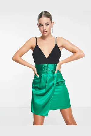 Collective The Label Vestido corto color esmeralda escotado con cintura fruncida exclusivo de -Negro