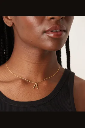 Accessorize Collar con diseño retorcido de la letra "A" chapado en oro con perla Z de