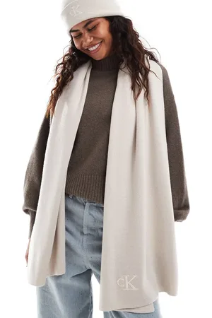 Calvin Klein Set de regalo de gorro y bufanda gris alba con monograma de -Blanco