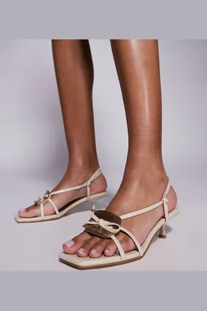 Simmi London Zapatos color de tacón bajo con diseño de tiras y puntera cuadrada Heiti de SIMMI London Wide Fit-Neutro