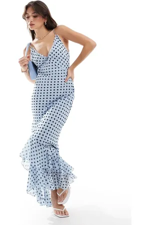 ASOS Vestido largo azul de tirantes con estampado de lunares, cuello de pico, espalda cruzada y bordes sin rematar de -Multicolor