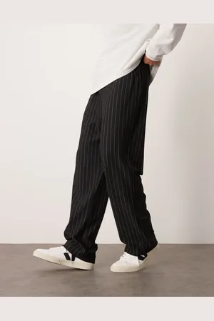 ASOS Pantalones negros holgados con raya diplomática de (parte de un conjunto)-Beis neutro