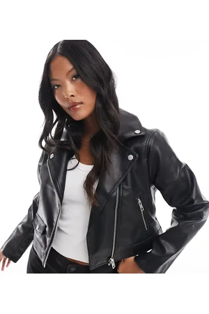 ASOS Chaqueta biker negra de efecto cuero Ultimate de ASOS DESIGN Petite