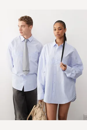 COLLUSION Camisa azul a rayas extragrande de manga larga con aplicación de Unisex