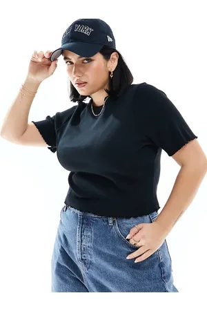 COLLUSION Camiseta negra con bordes ondulados de canalé de Plus
