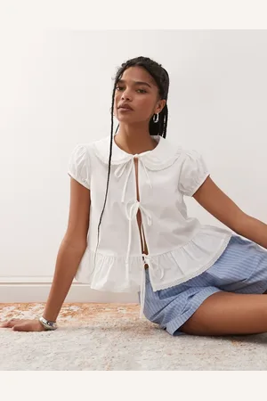 COLLUSION Top con lazada delantera y cuello de solapas de