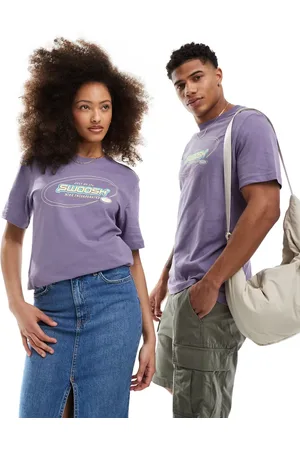 Nike Camiseta morada unisex con estampado gráfico y logo Swoosh de -Morado