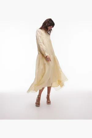 & OTHER STORIES Vestido largo texturizado con diseño voluminoso, detalle de encaje y volantes escalonados de -Neutro