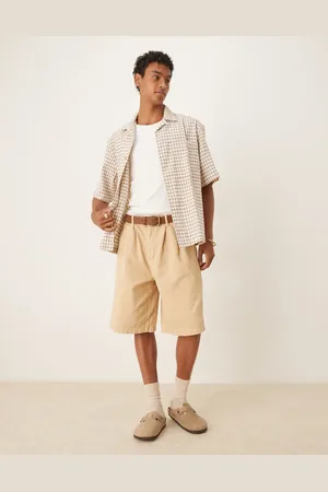 ASOS Pantalones cortos de corte alargado con pinzas de -Neutro
