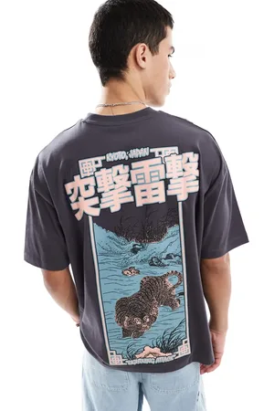 ASOS Camiseta gris carbón extragrande con estampado gráfico estilo sukajan en la espalda de