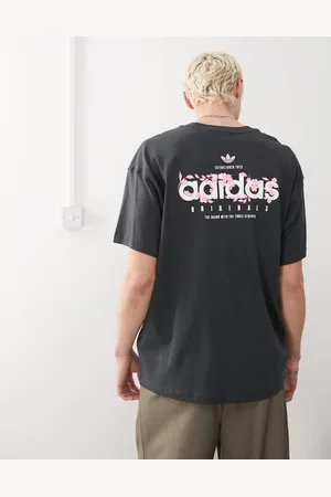 adidas Camiseta negra con estampado gráfico floral de