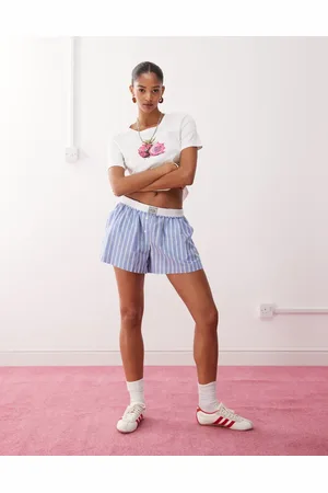 Monki Pantalones cortos azules a rayas blancas estilo bóxer sin cierres con cinturilla plegable de