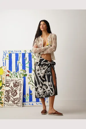Topshop Pareo blanco y negro con estampado floral abstracto de