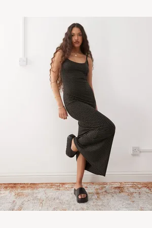 Weekday Vestido largo negro y gris a rayas de punto liso de