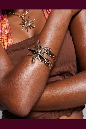 South Beach Pulsera dorada estilo brazalete con detalle de estrella de
