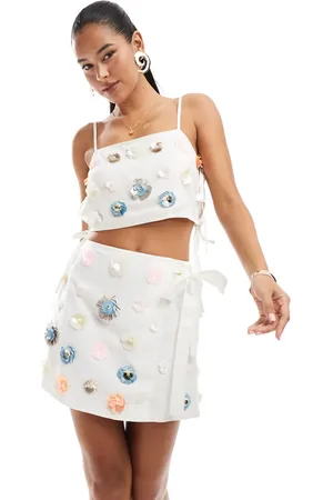 ASOS Minifalda beis con adornos tridimensionales de tejido efecto lino de -Neutro