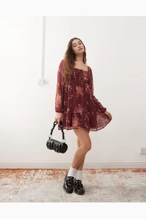 Reclaimed Vestido corto de manga larga con vuelo, estampado floral y lazada delantera de -Rojo