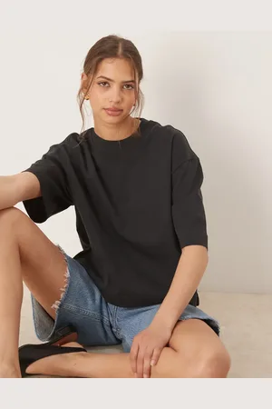 Gina Tricot Camiseta negra de manga corta y corte cuadrado de